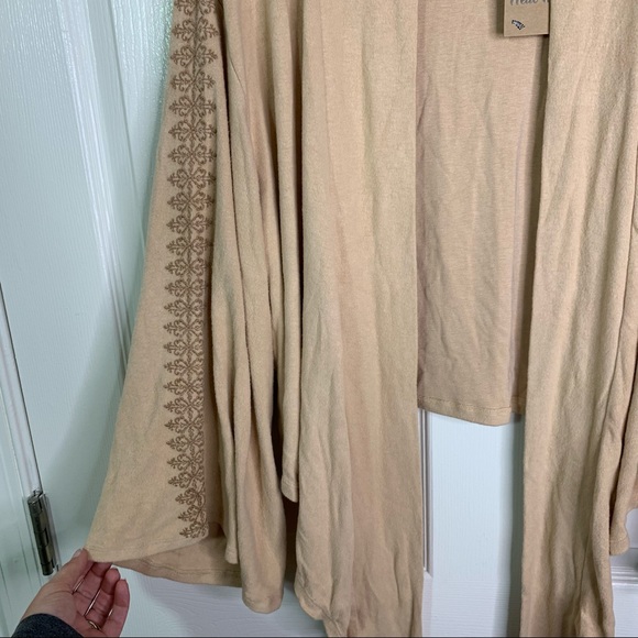 Hello Nite! Luxe Embroidered Kimono in Camel Size S - Picture 9 of 12